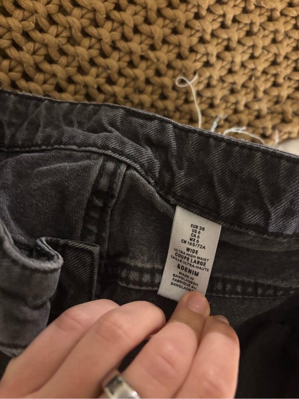 H&M Black Flared Wide-Leg Jeans — Classic Five-Pocket Style - Picture 5 of 5